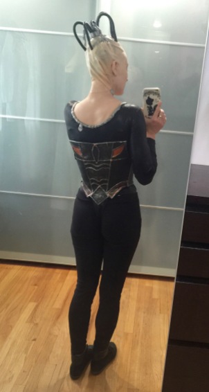 borg-queen-mirror-selfie-back