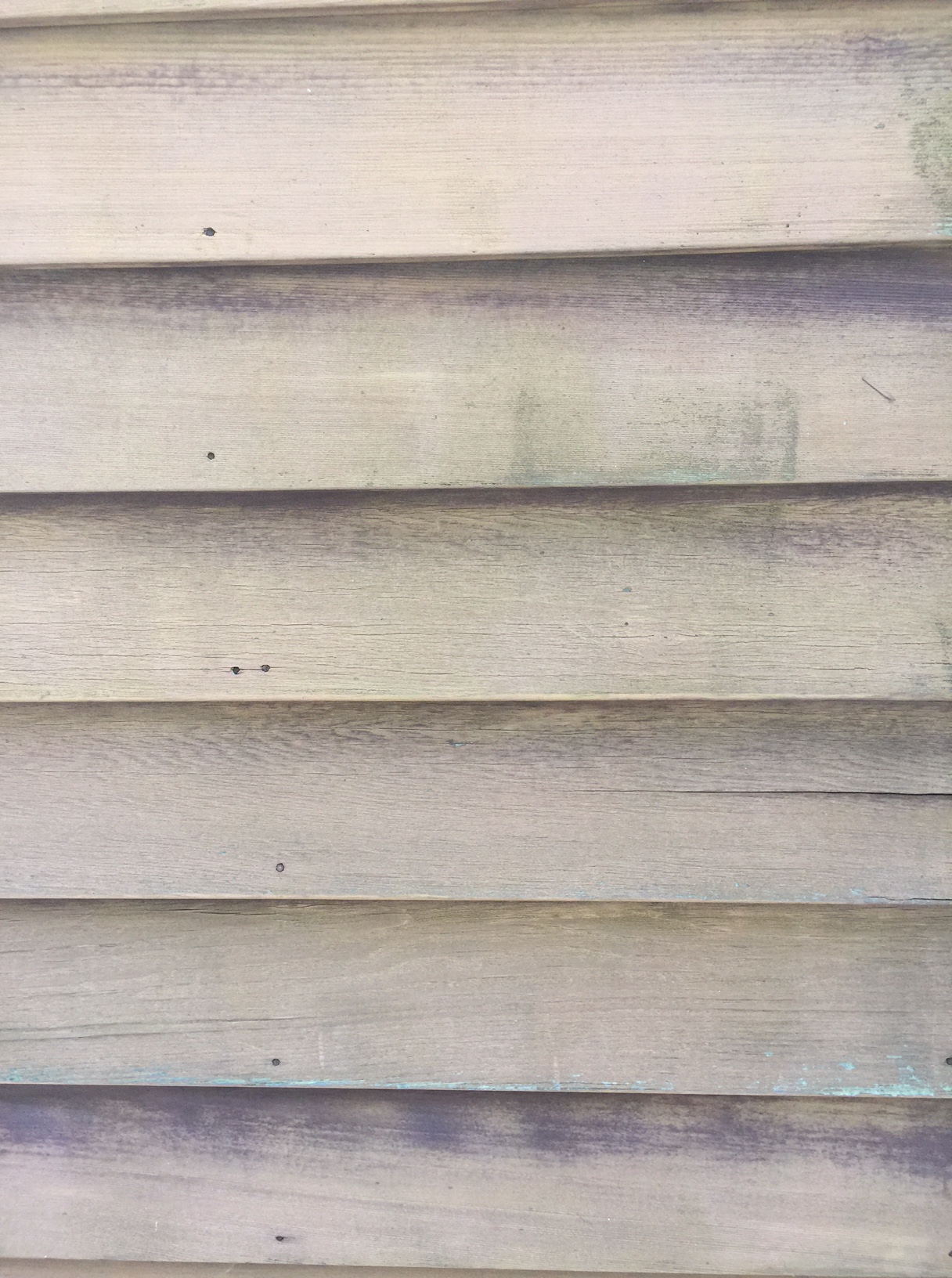 siding in dire need of stain.JPG